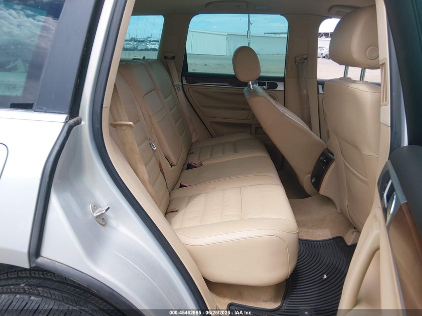 2009 VOLKSWAGEN TOUAREG 2 auction photo 8
