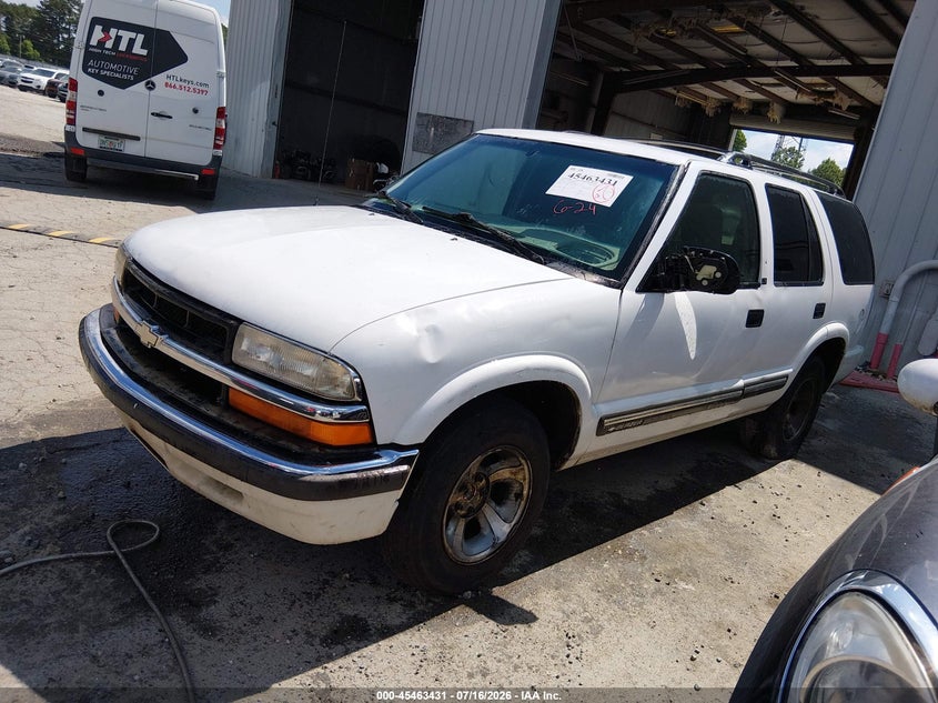 2000 Chevrolet Blazer, Обычный износ, IAAI, VIN 1GNCS13W0Y2161789 — фото 2