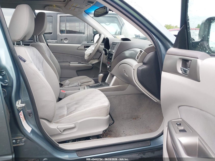 2010 SUBARU FORESTER auction photo 5