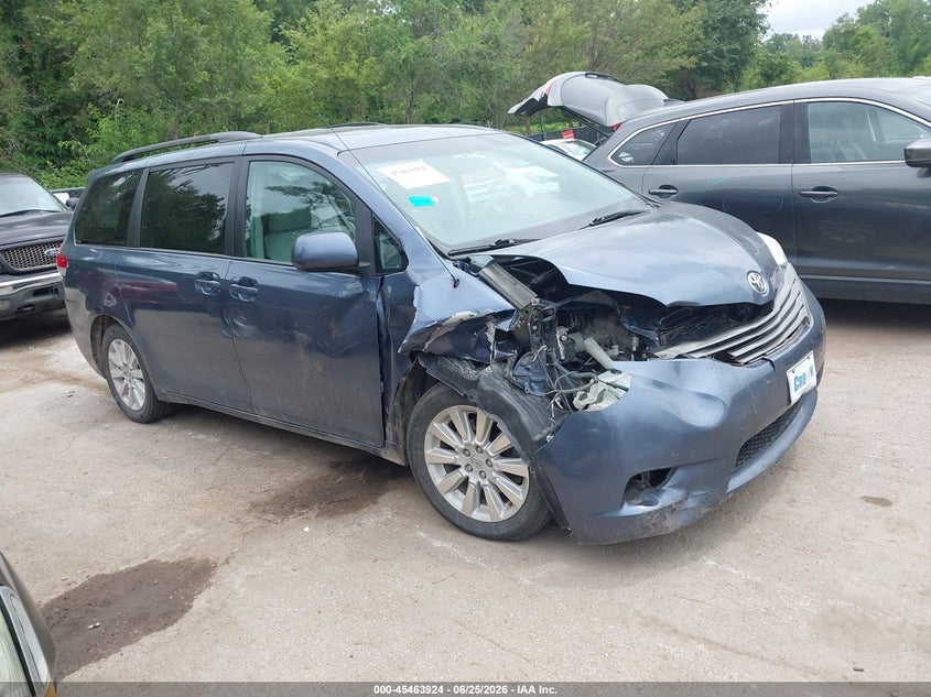 2013 Toyota Xle 7 Passenger