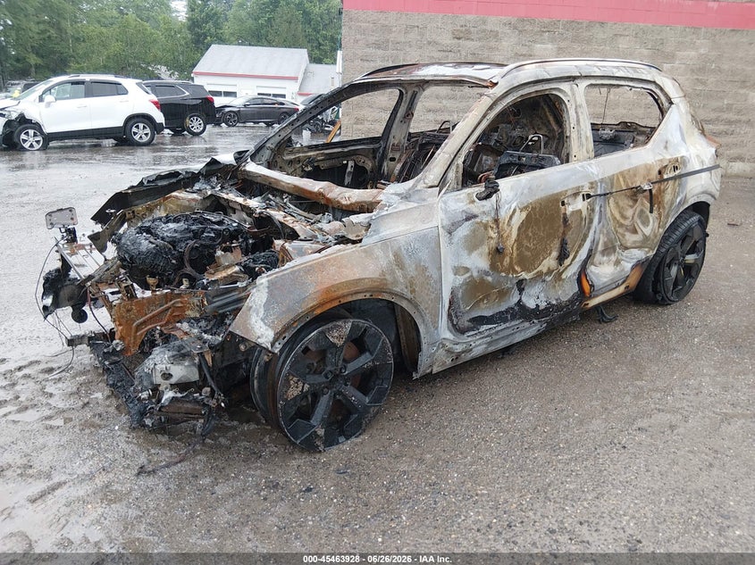 2023 VOLVO XC40 auction photo 2