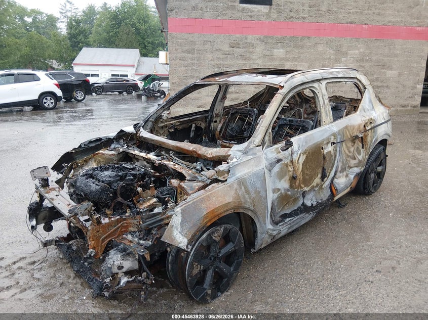 2023 VOLVO XC40 auction photo 6