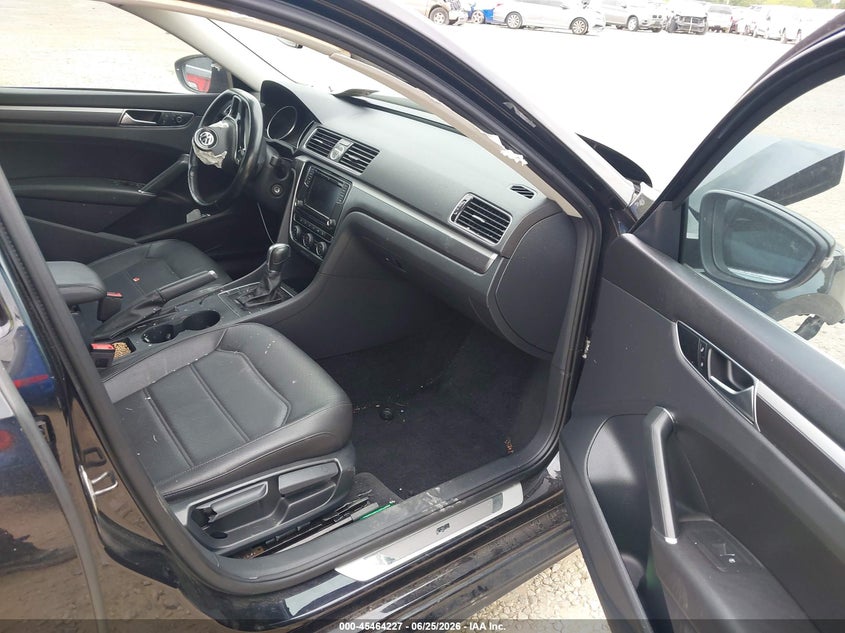 2017 VOLKSWAGEN PASSAT auction photo 5