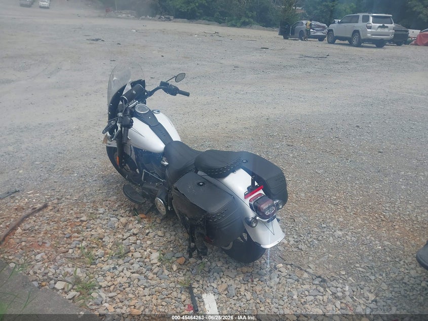 2025 HARLEY-DAVIDSON SOFTAIL MOTO 2