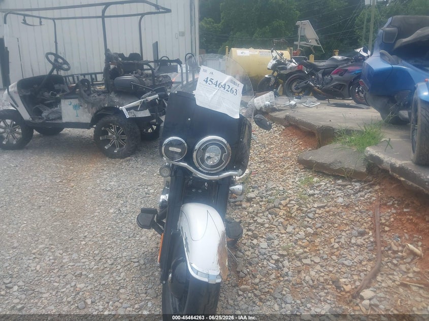 2025 HARLEY-DAVIDSON SOFTAIL MOTO 2