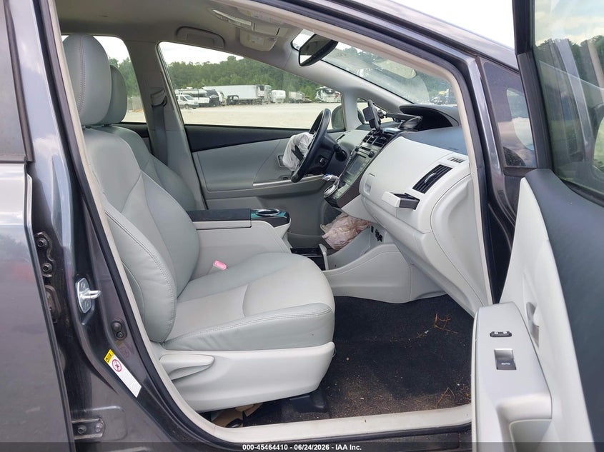 2013 TOYOTA PRIUS V auction photo 5