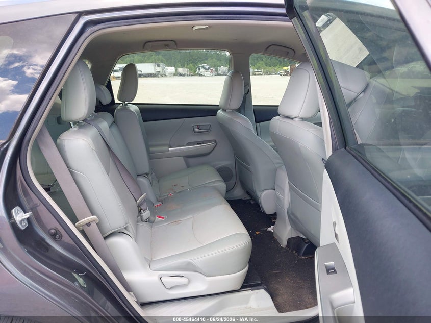 2013 TOYOTA PRIUS V auction photo 8