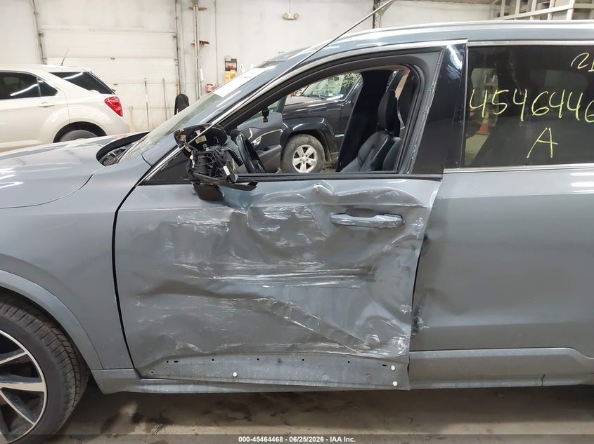 2020 VOLVO XC90 auction photo 6