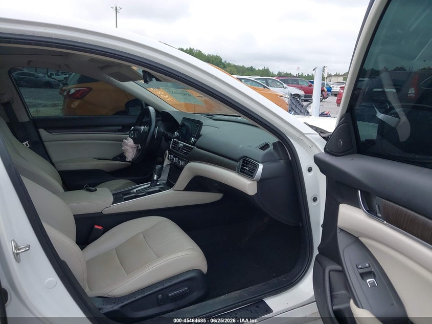 2018 HONDA ACCORD TOURING — Photo 5