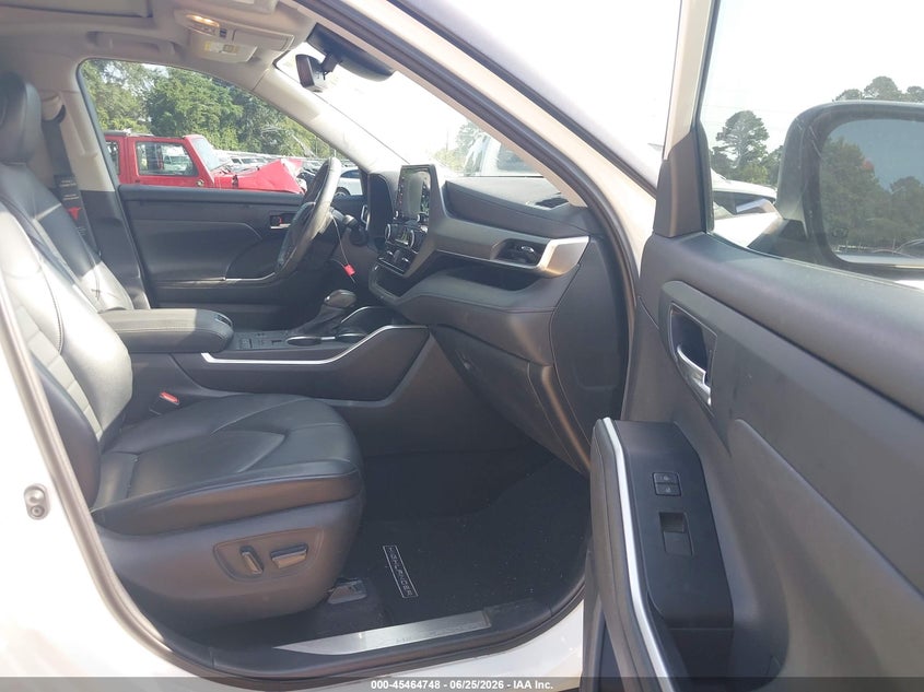 2021 TOYOTA HIGHLANDER auction photo 5