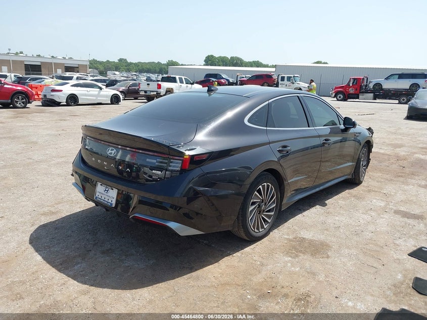 2024 HYUNDAI SONATA HYBRID auction photo 4
