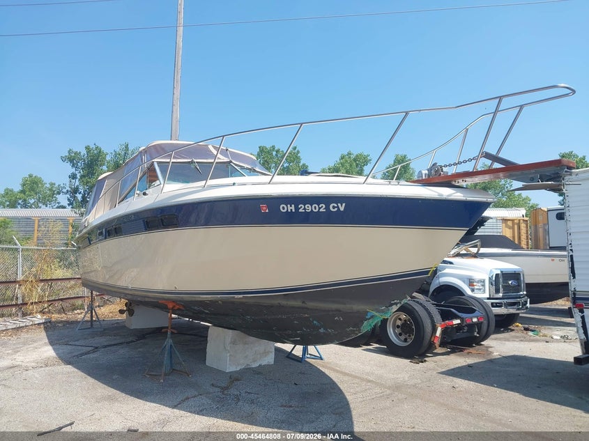 1984 CHRIS CRAFT 33' auction photo 1