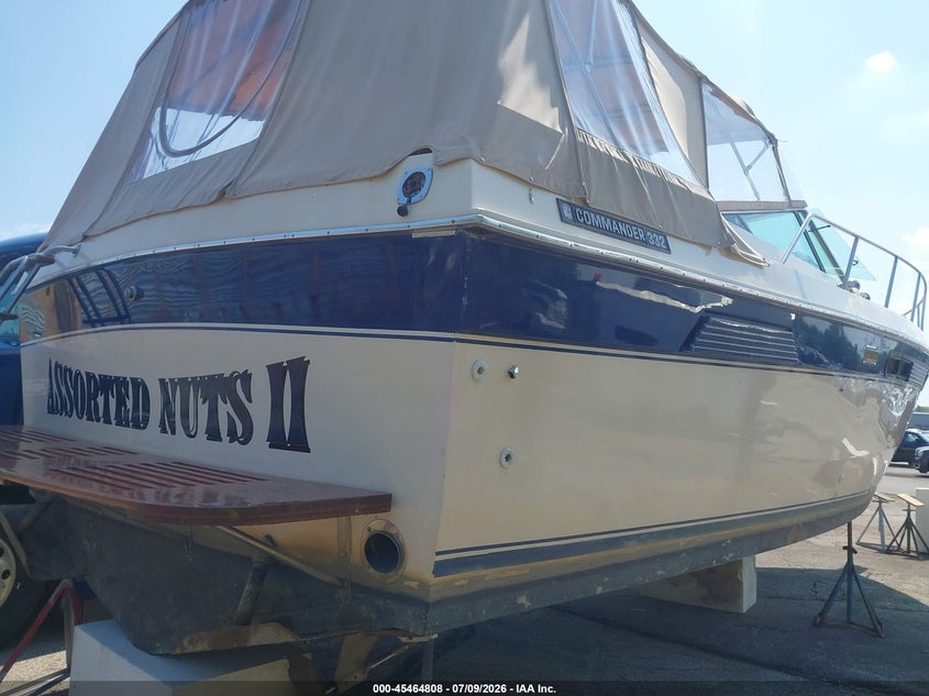 1984 CHRIS CRAFT 33' auction photo 4