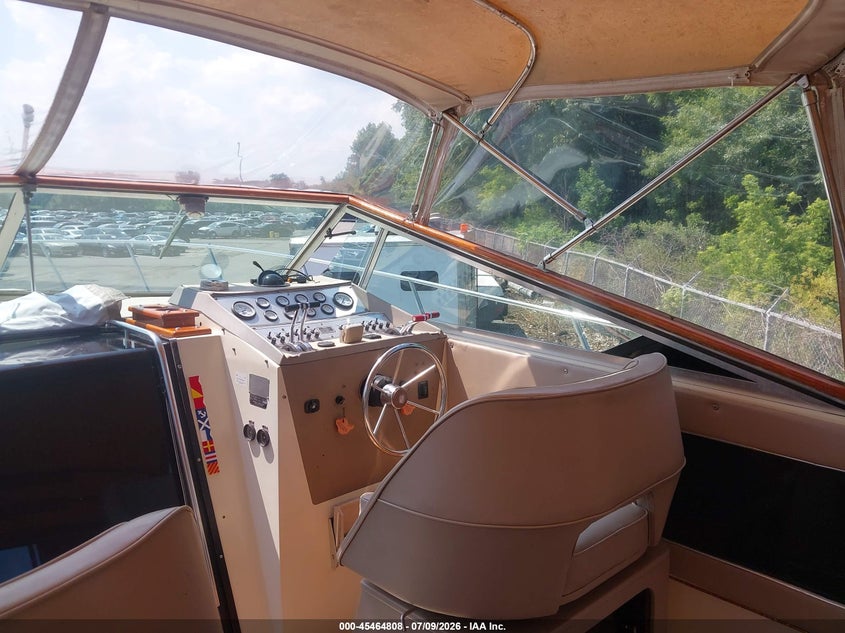 1984 CHRIS CRAFT 33' auction photo 5