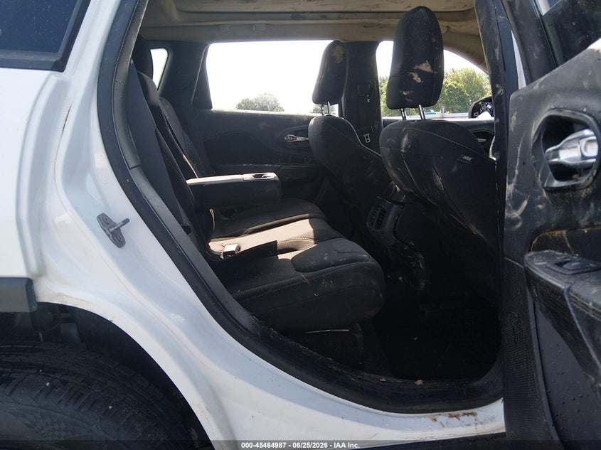 2016 JEEP CHEROKEE auction photo 8
