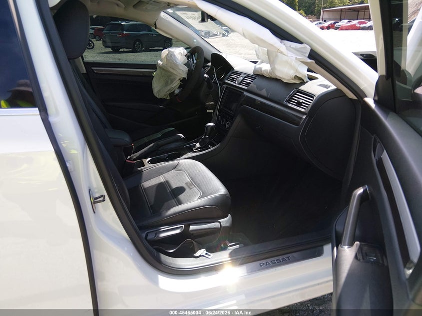 2017 VOLKSWAGEN PASSAT auction photo 5