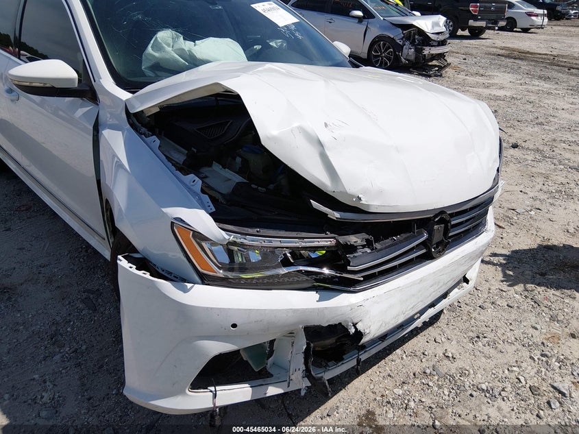2017 VOLKSWAGEN PASSAT auction photo 6