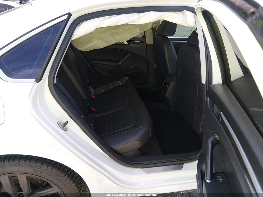 2017 VOLKSWAGEN PASSAT auction photo 8