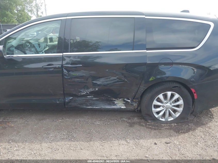 2017 CHRYSLER PACIFICA auction photo 6