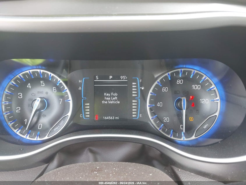 2017 CHRYSLER PACIFICA auction photo 7