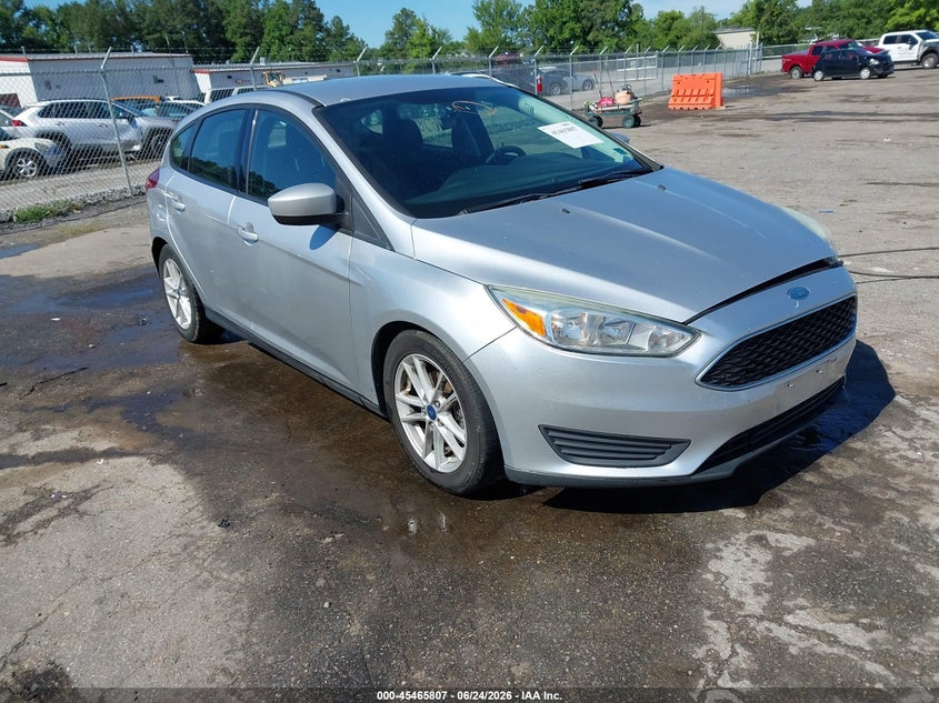 Vin: 1fadp3k22jl207623, lot: 45963944, ford focus se 2018 img_1