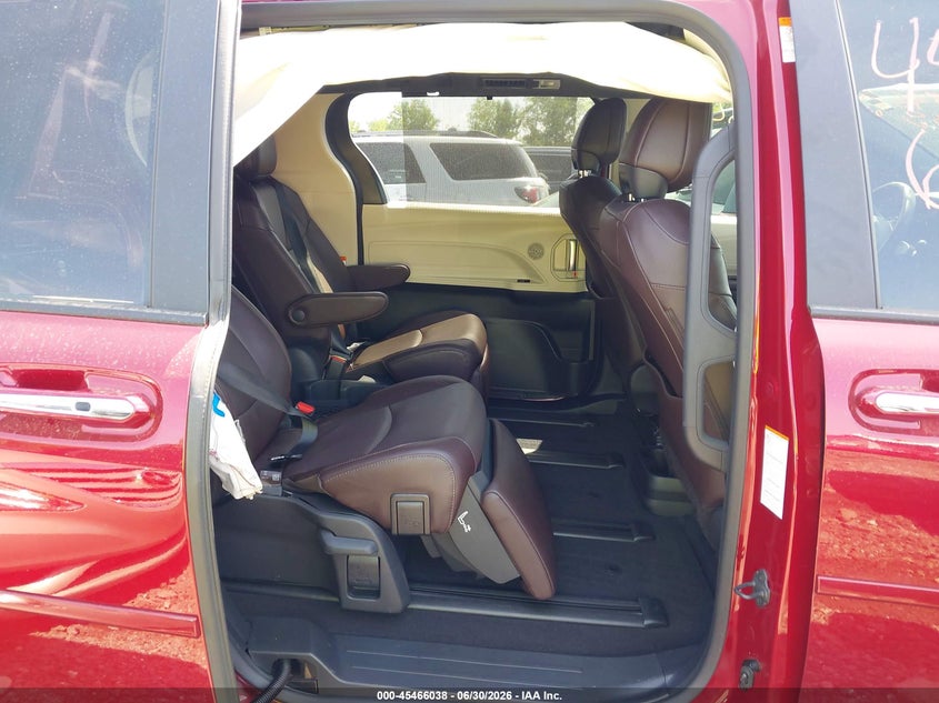 2024 TOYOTA SIENNA auction photo 8
