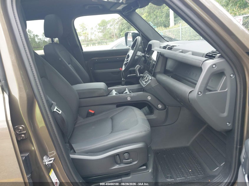 2026 LAND ROVER DEFENDER auction photo 5