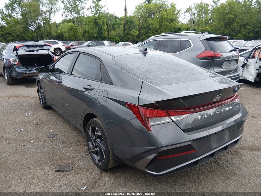 2025 HYUNDAI ELANTRA auction photo 3