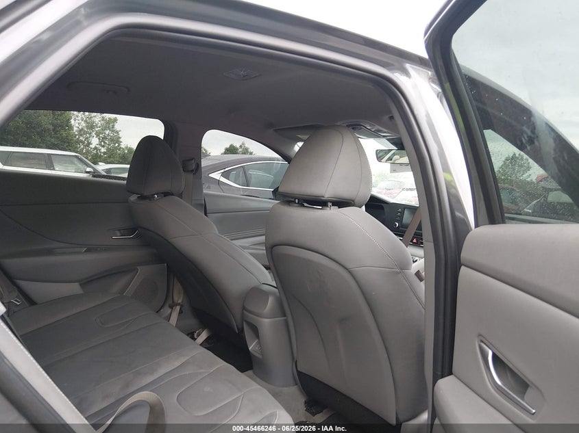 2025 HYUNDAI ELANTRA auction photo 8