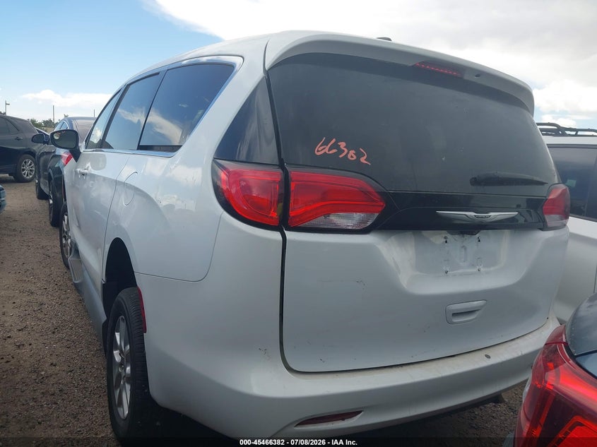 Vin: 2c4rc1cg8nr212039, lot: 45964519, chrysler voyager lx 20223
