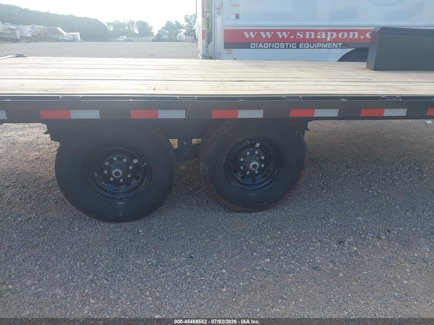2026 LOAD TRAIL 16' DECKOVER FLATBED TRAILER auction photo 5