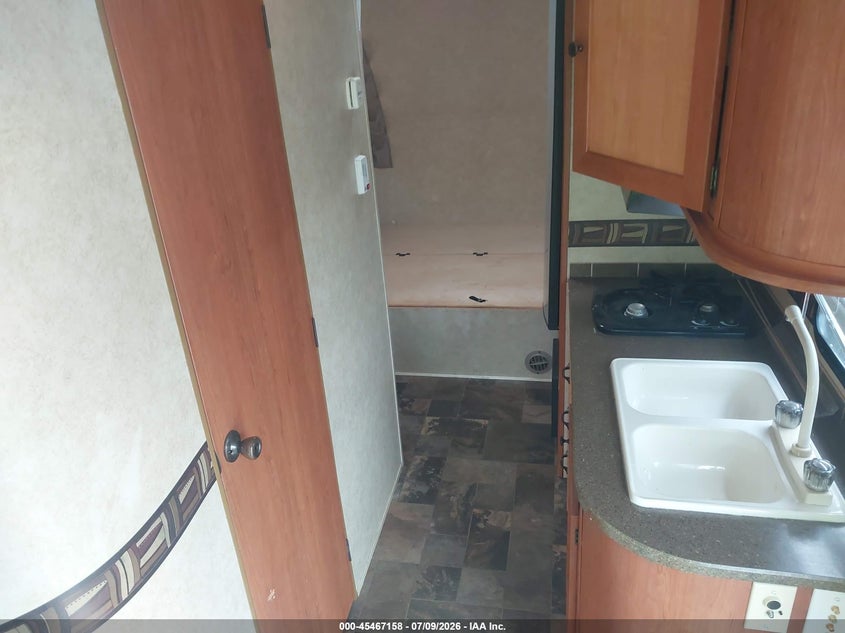 2013 GULFSTREAM VISA 19RDS TRAVEL TRAILER auction photo 5