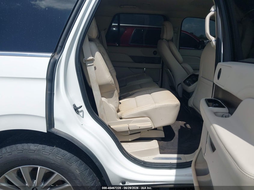 LINCOLN NAVIGATOR 2021 VIN 5LMJJ2MT8MEL08021
