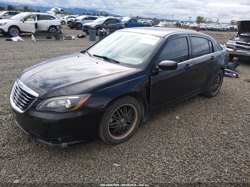 2013 Chrysler 200, Rear, IAAI, VIN 1C3CCBCG8DN627843 — photo 2