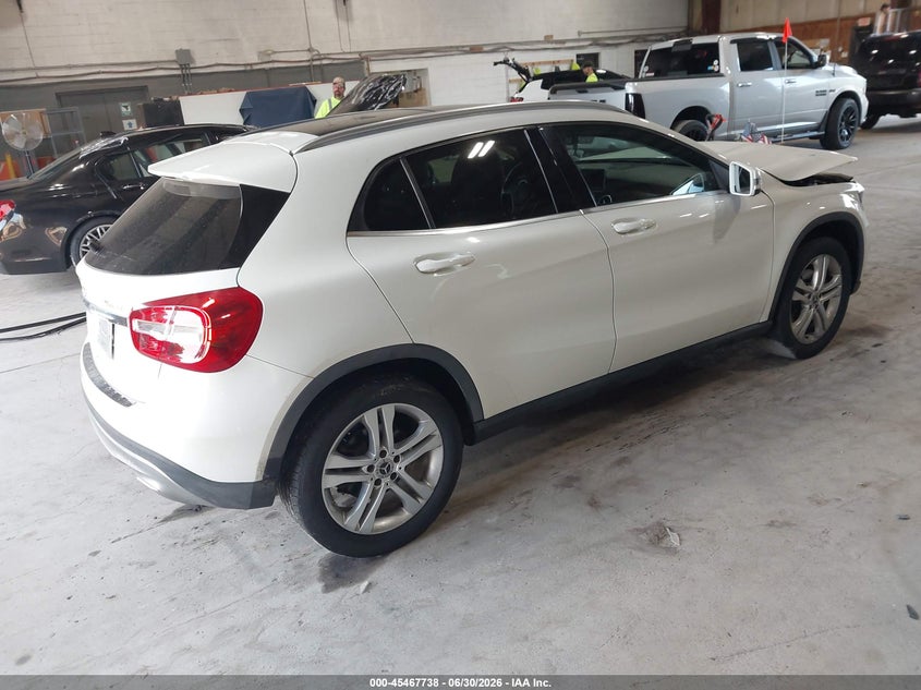 MERCEDES-BENZ GLA 250 - zdjęcie 4