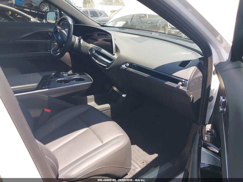 2025 CADILLAC LYRIQ auction photo 5
