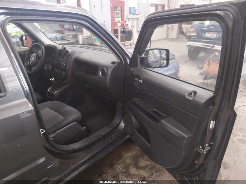 2017 JEEP PATRIOT auction photo 5
