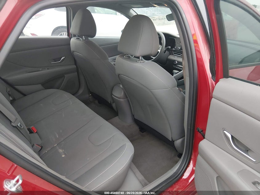 2022 HYUNDAI ELANTRA auction photo 8