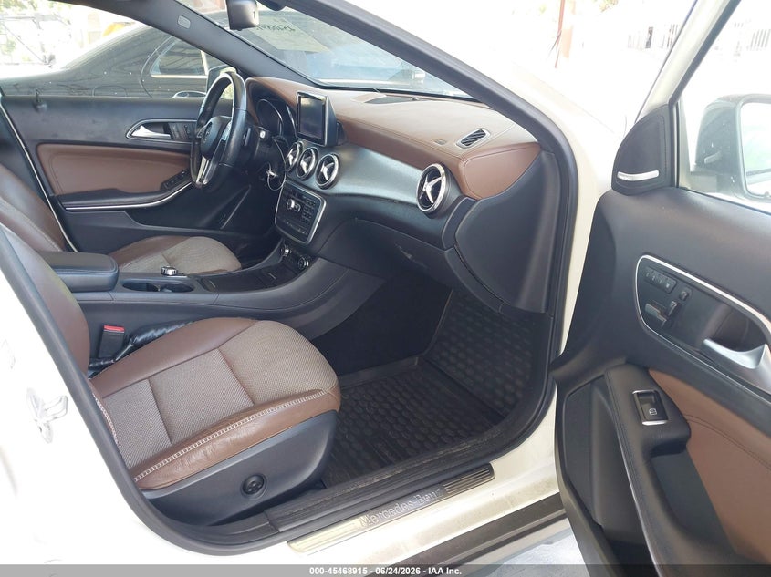 2015 MERCEDES-BENZ GLA 250 auction photo 5