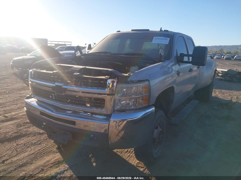 2008 Chevrolet Silverado, Неизвестно, IAAI, VIN 1GCJK33628F139488 — фото 2