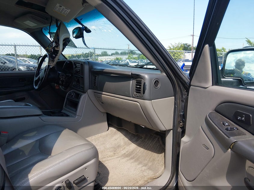 2003 CHEVROLET SUBURBAN 1500 auction photo 5
