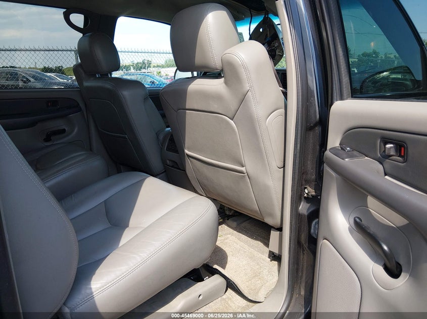 2003 CHEVROLET SUBURBAN 1500 auction photo 8