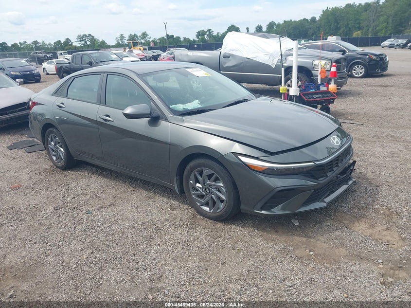 2024 HYUNDAI ELANTRA auction photo 1