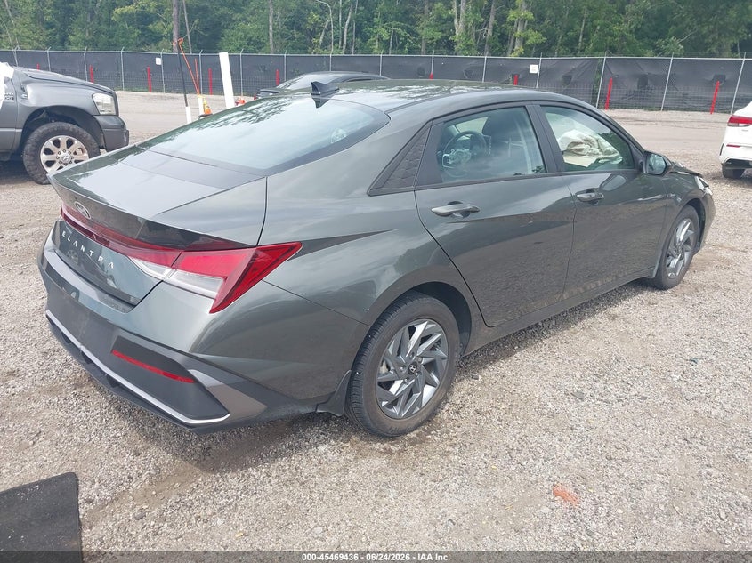 2024 HYUNDAI ELANTRA auction photo 4