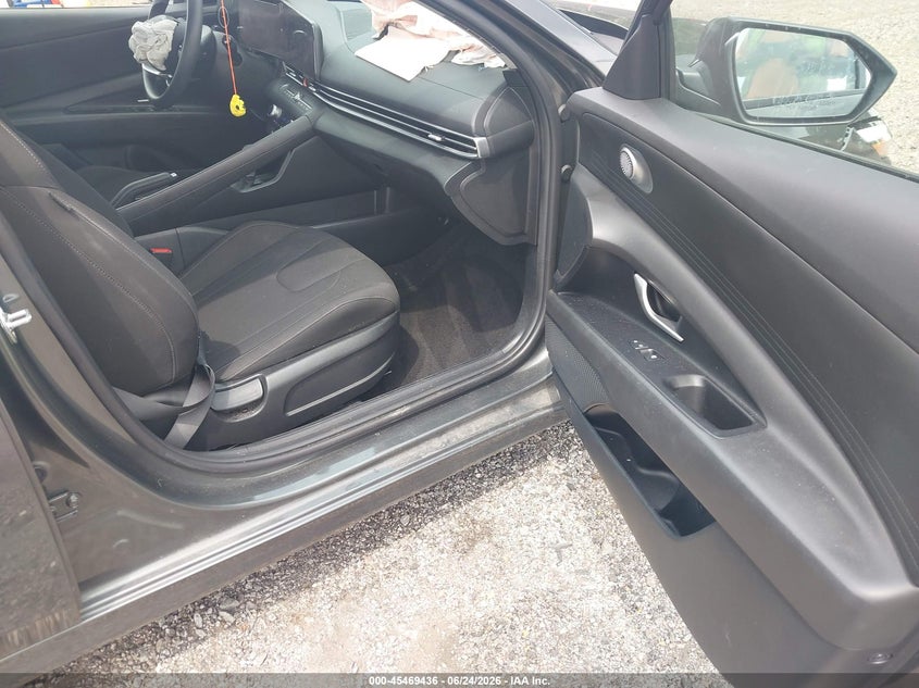 2024 HYUNDAI ELANTRA auction photo 5
