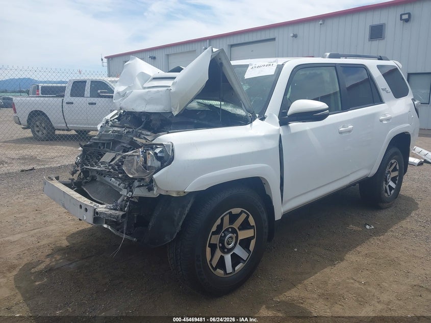 2021 TOYOTA 4RUNNER auction photo 2