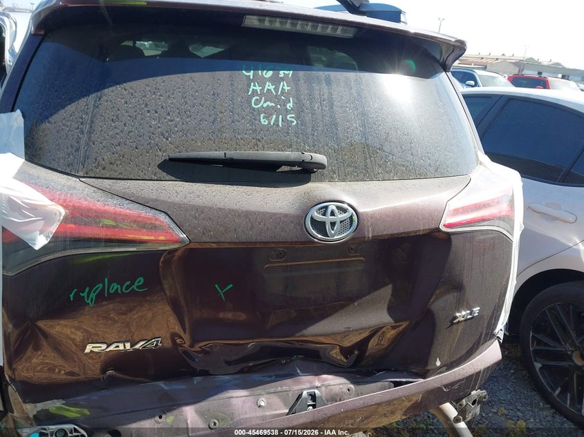 2017 TOYOTA RAV4 XLE — Photo 17