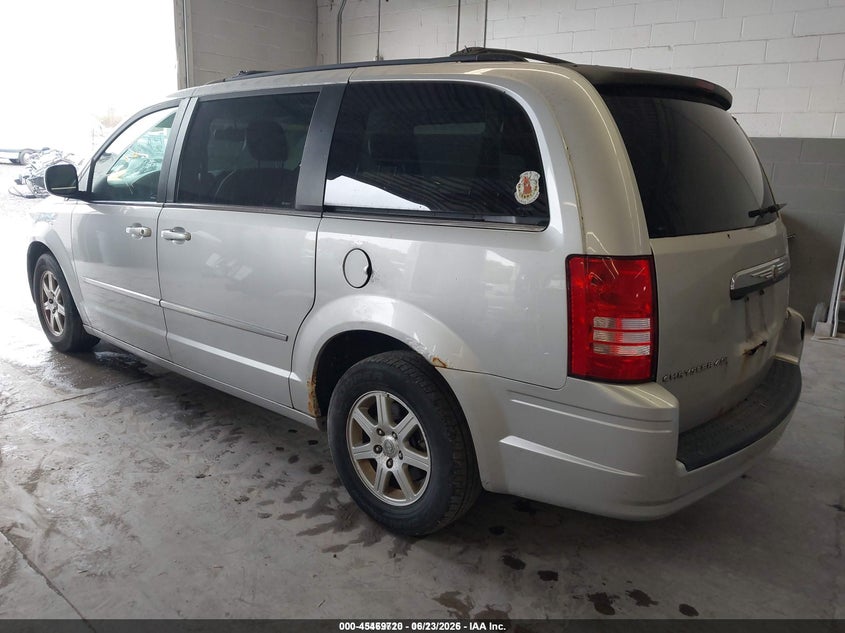 2010 CHRYSLER TOWN & COUNTRY auction photo 3