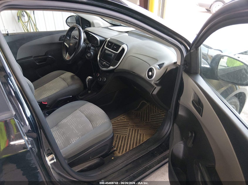 2018 CHEVROLET SONIC auction photo 5