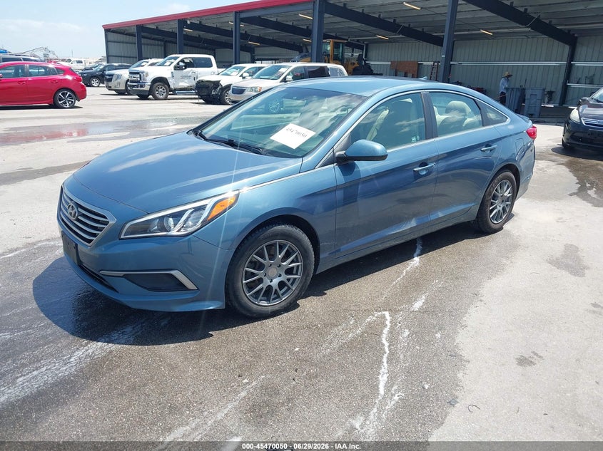 2016 Hyundai Sonata, Правый зад, IAAI, VIN 5NPE24AF3GH390809 — фото 2